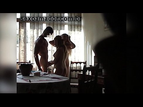 ❤️ यौन साथीहरूले एक विशाल मानिस र उहाँसँग थ्रीसमलाई निम्तो दिन्छन् ❤ सेक्स ☑